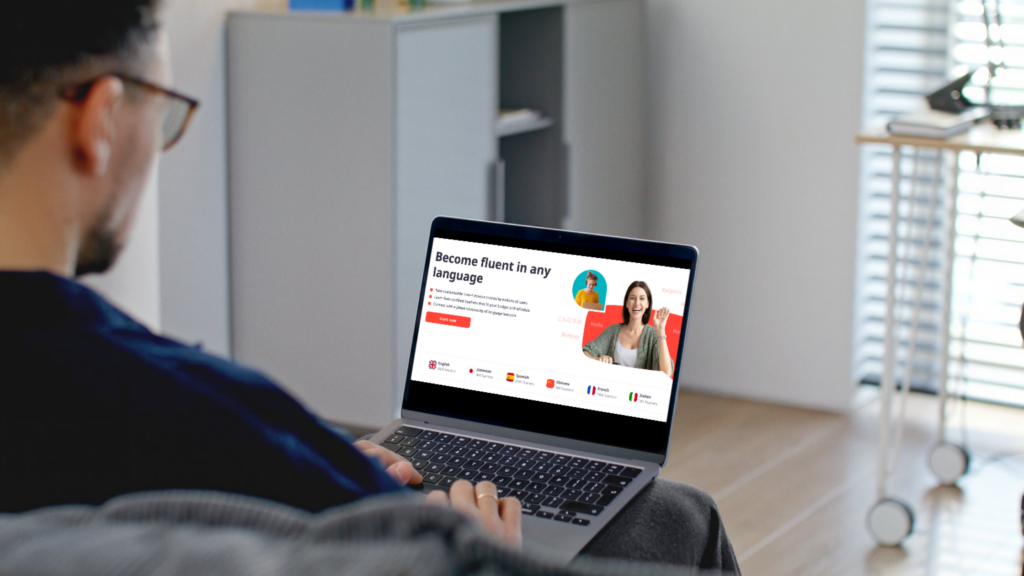 Man browsing on italki website